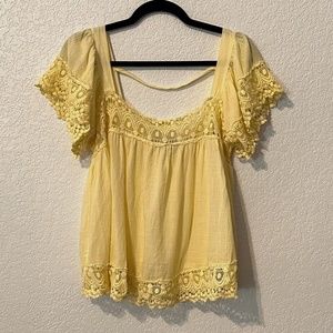 NWOT VICI Karina Cotton Crochet Women's Top Lemon Meringue Size Small